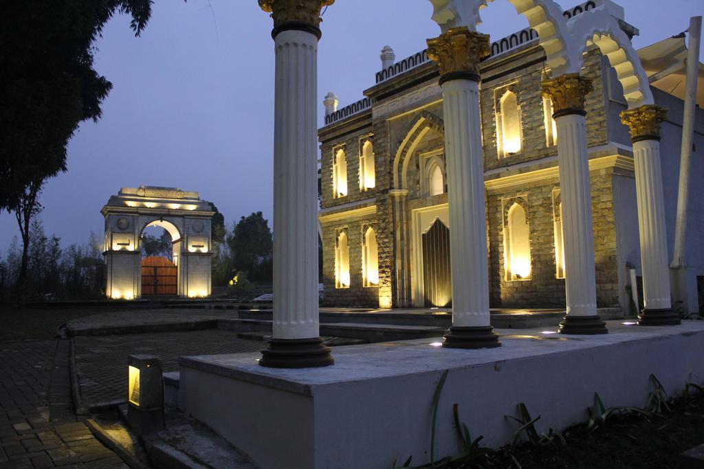 Trizara Resorts - Glam Camping Lembang Extérieur photo
